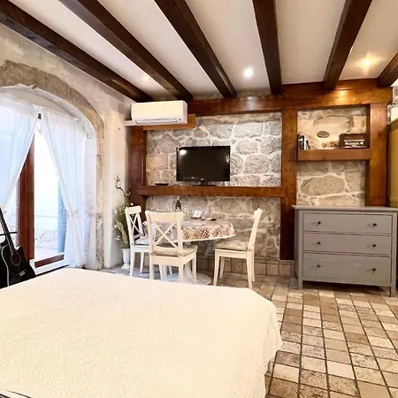 Guest house F Split